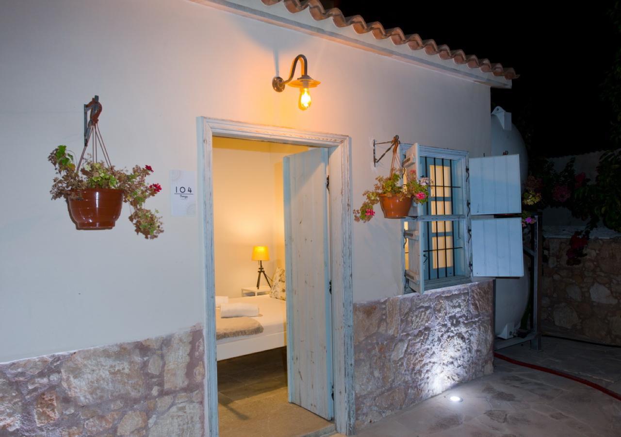 Shongas Inn Dherinia Экстерьер фото