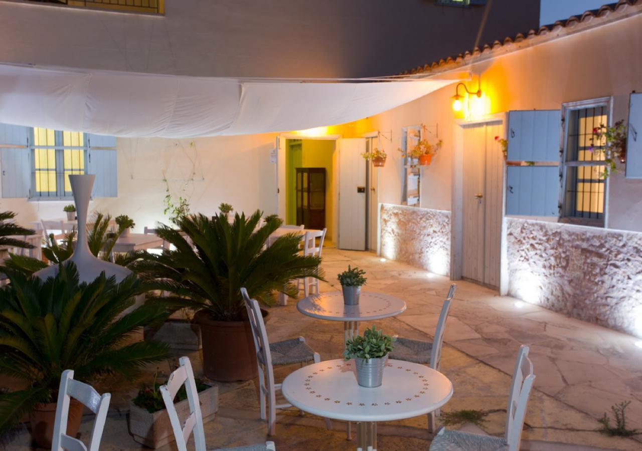 Shongas Inn Dherinia Экстерьер фото