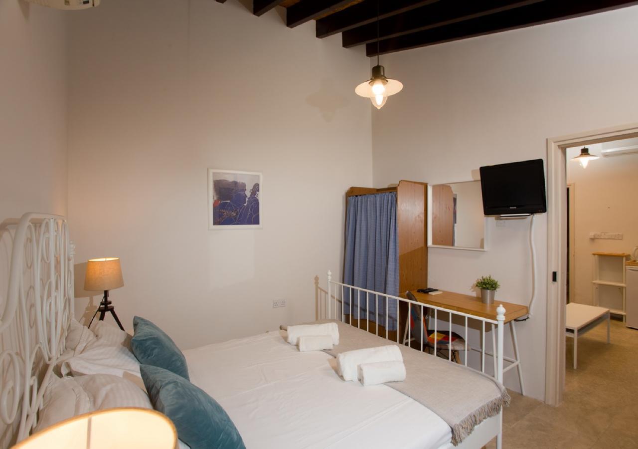 Shongas Inn Dherinia Экстерьер фото