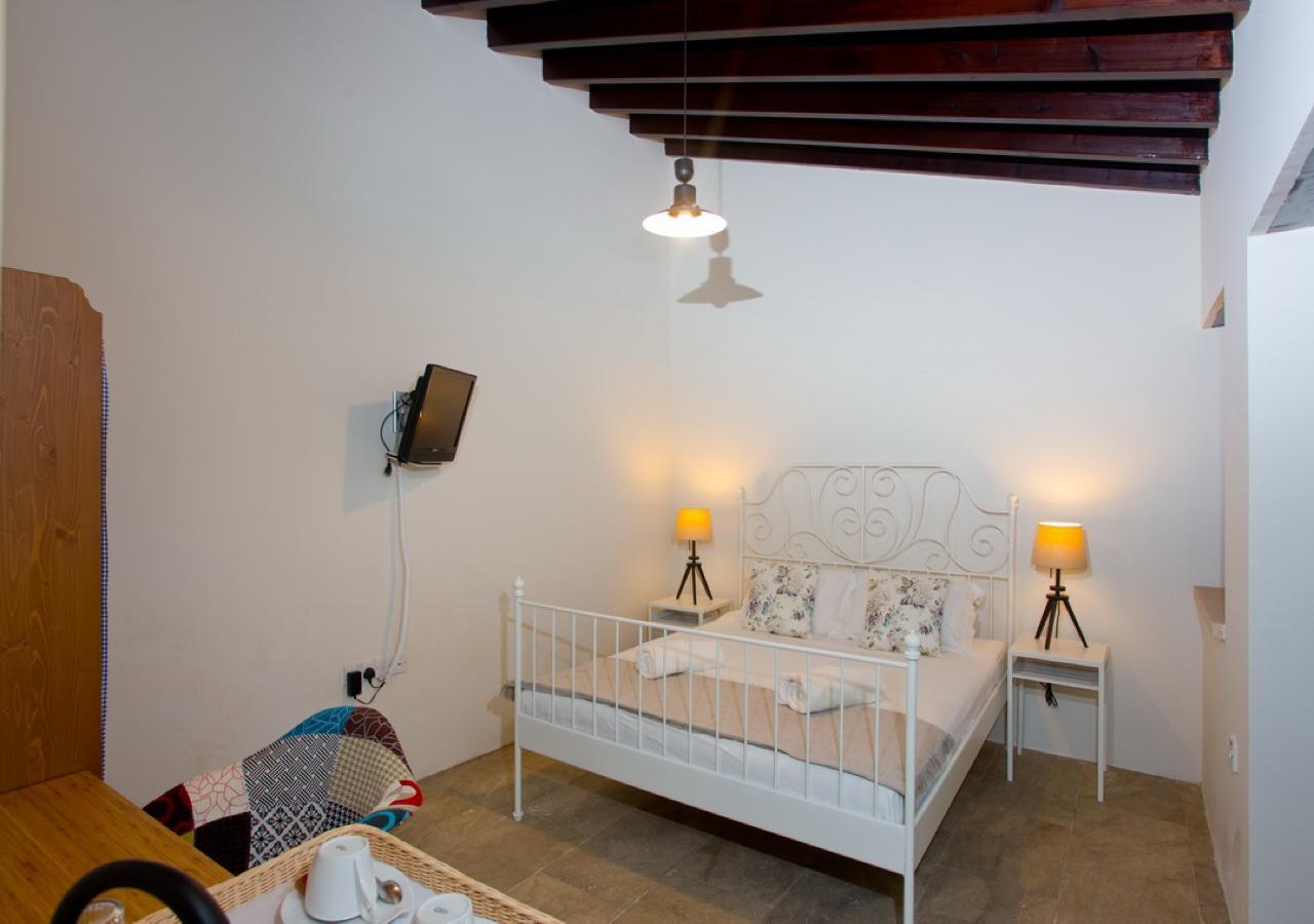 Shongas Inn Dherinia Экстерьер фото