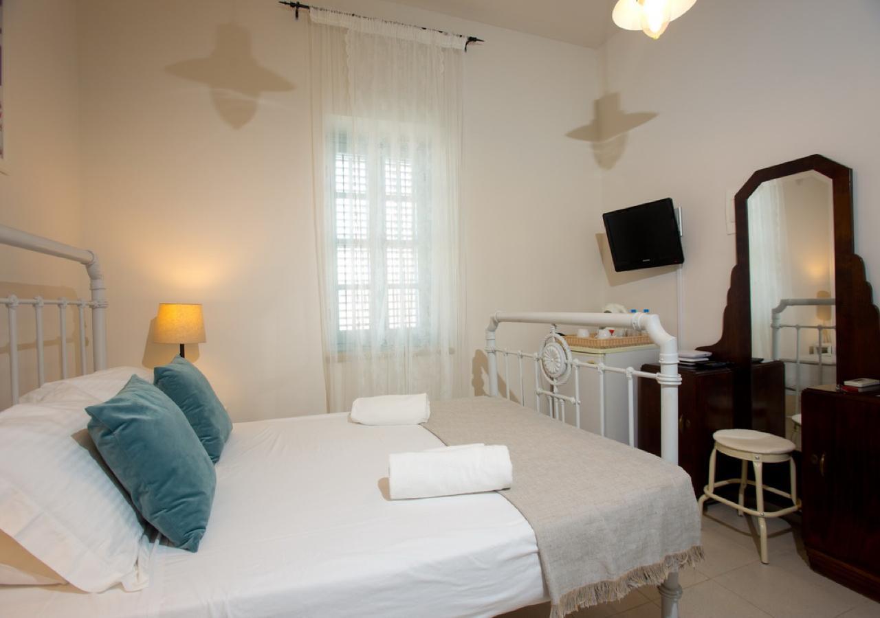 Shongas Inn Dherinia Экстерьер фото